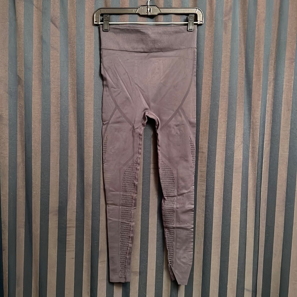 Fabletics SculptKnit High-Waisted Mesh 7/8 Legging